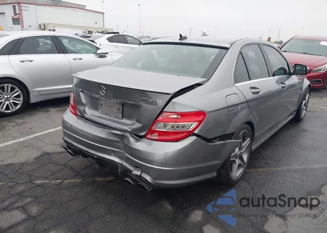2009 Mercedes-Benz C 63 Amg z USA, uszkodzony, nr VIN WDDGF77XX9F307085